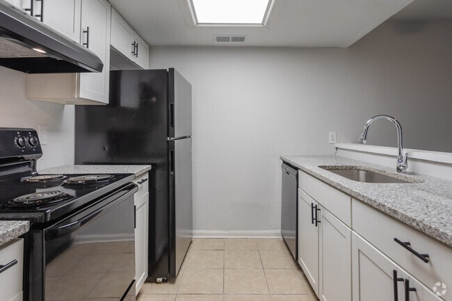 Kitchen - Royal Dutch Villas Townhomes