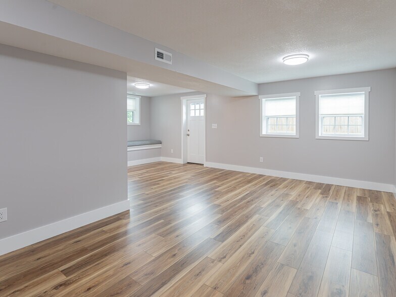 Building Photo - 3 Southwicke Ct