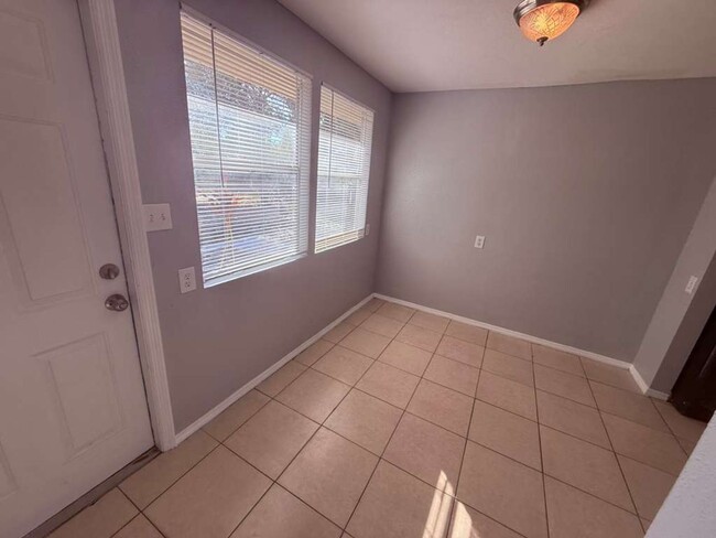 Building Photo - Beautiful Upgraded 3/2 Home in Jackson Heights!!