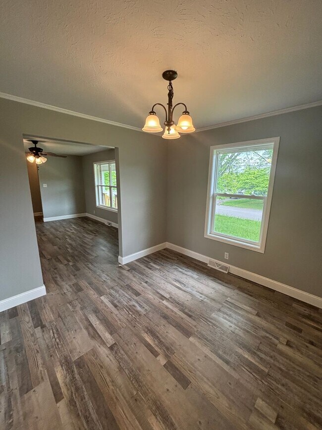Building Photo - Freshly Renovated Rancher!