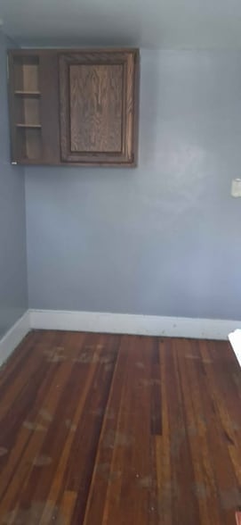 Building Photo - 204 Main St