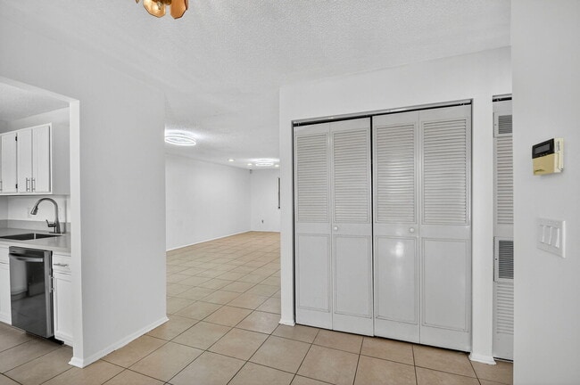 Building Photo - 270 Beaver Dam Ct