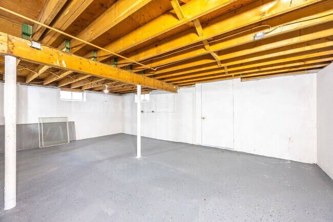 Building Photo - 32 Marshall St