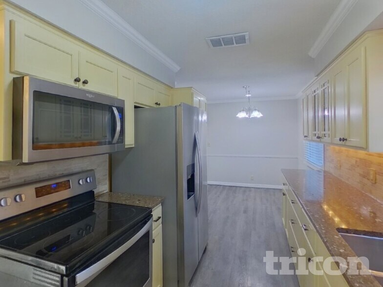 Building Photo - 8407 Lower 208th St W