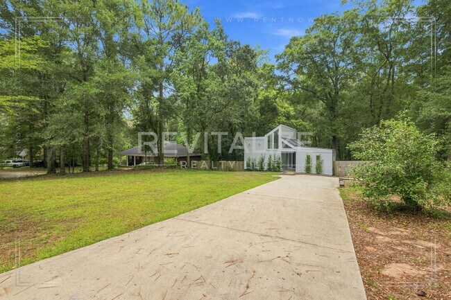 Building Photo - 2739 Knollwood Dr