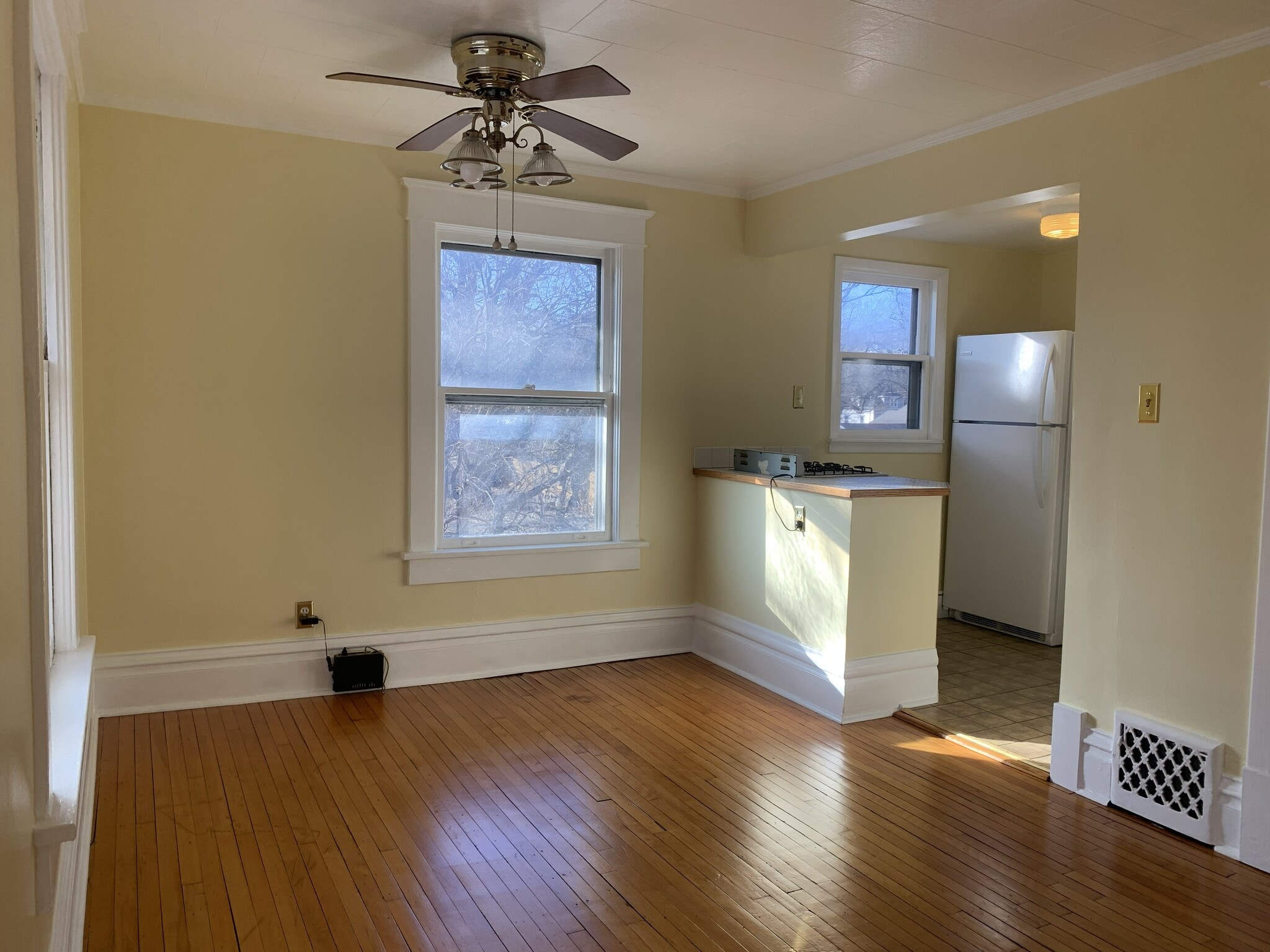 Building Photo - 628 37th St