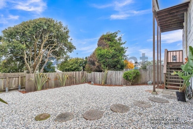 Building Photo - 280 Prague St