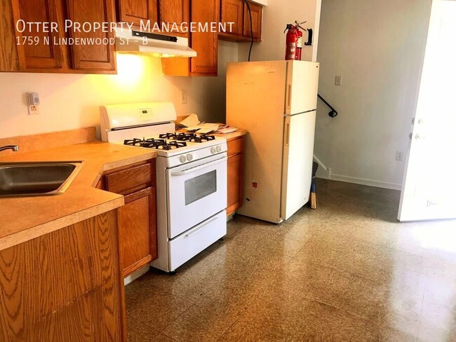 Primary Photo - 2BR/1BA Sunny West Philly Apt with Washer/...