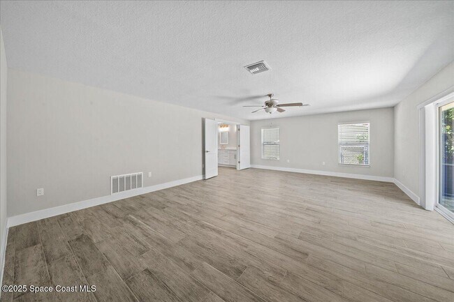 Building Photo - 2060 Newfound Harbor Dr