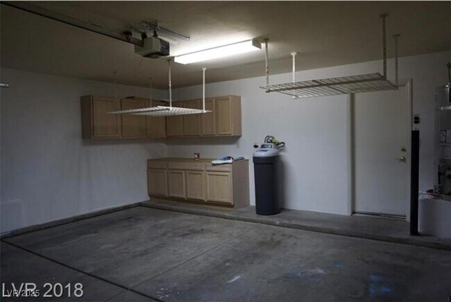 Building Photo - 10191 Birch Bluff Ln