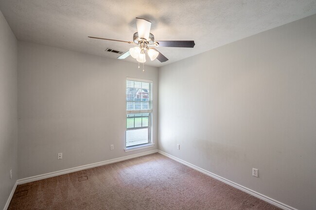 Building Photo - 1520 Strasburg Cir