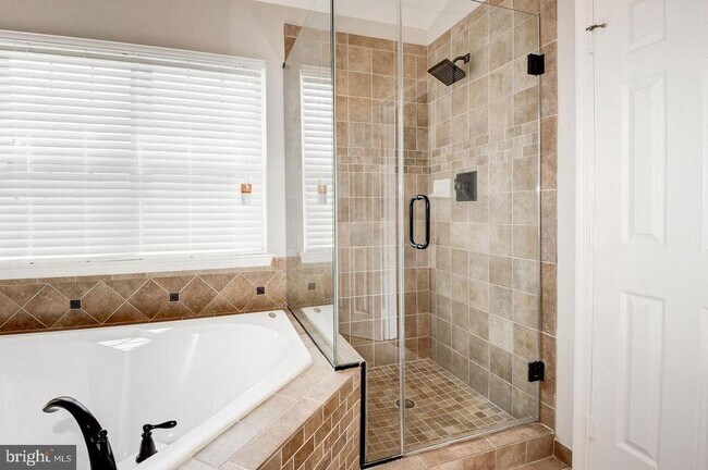 Building Photo - 21264 Victorias Cross Terrace