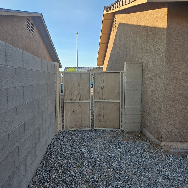 Building Photo - Remodeled 4 bedroom for Rent