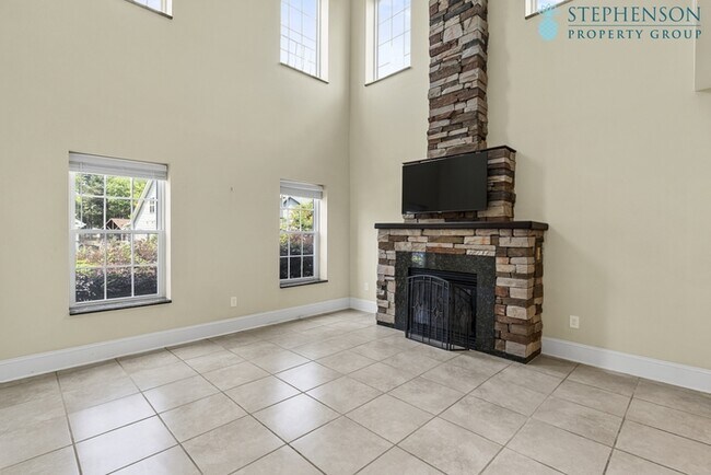 Building Photo - Deeded Boat Slip Comes with Home in Gated ...