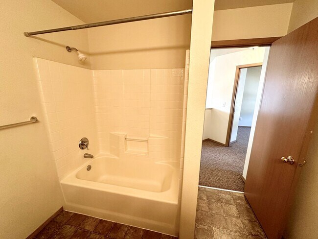 Building Photo - 2107 Yellowstone St