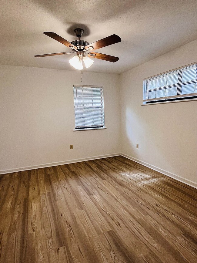 Building Photo - 8789 Louvinia Way