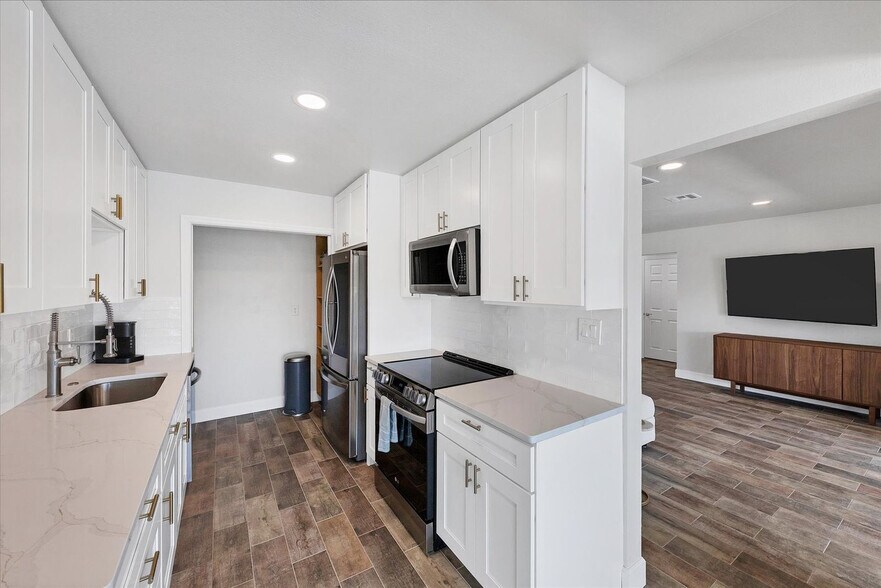 Building Photo - 510 Matares Dr