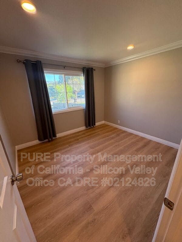 Building Photo - 2883 Vía Encinitas