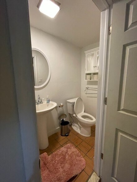 Building Photo - 1533 Cecil B. Moore Ave