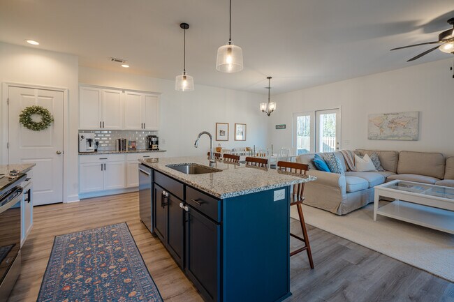 Building Photo - 63 Buckingham Dr