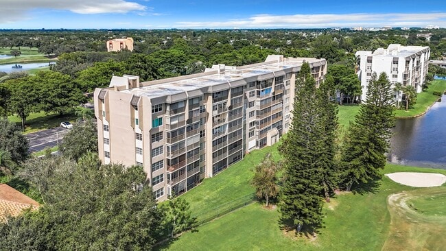 Building Photo - Gorgeous 2 bedroom 2  Condo in Boca Raton across from Nova University