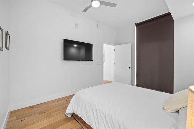 Building Photo - 70 Rainey St