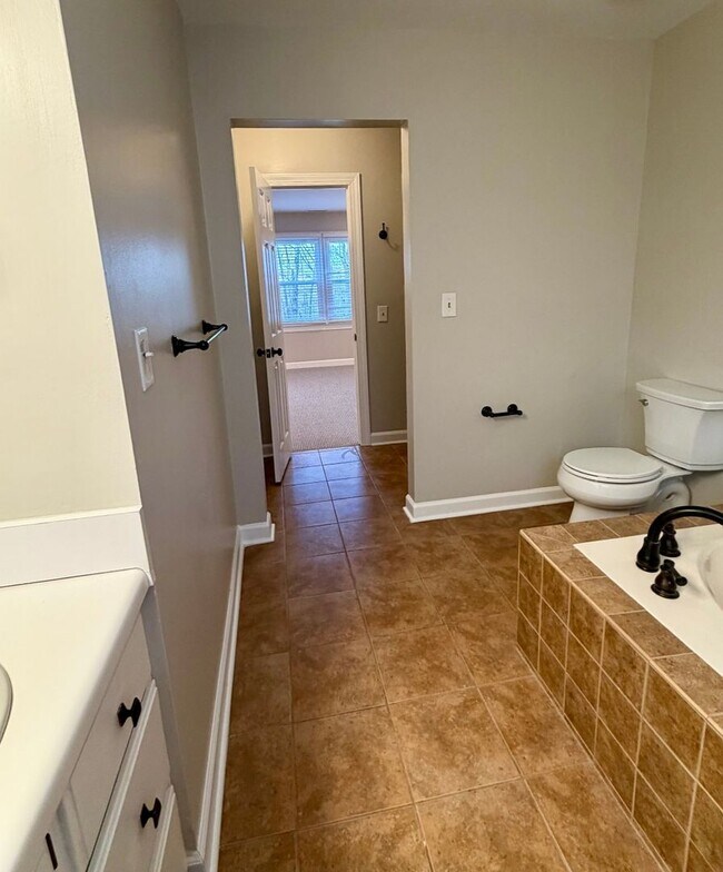 Building Photo - 160 Lystra Hills Ln