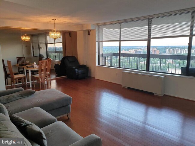 Building Photo - 3705 S George Mason Dr