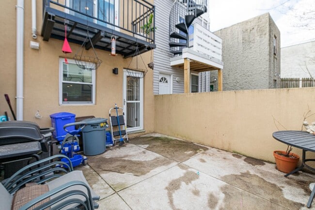 Building Photo - Point Breeze 2 Bedroom, 2.5 Bathroom Home
