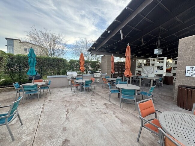 Building Photo - Chandler Luxury Townhome