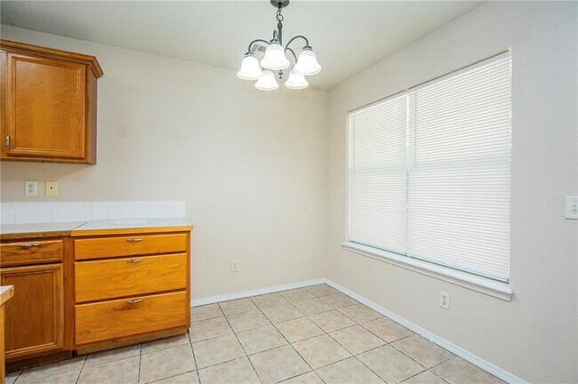 Building Photo - 615 Bliss Cir