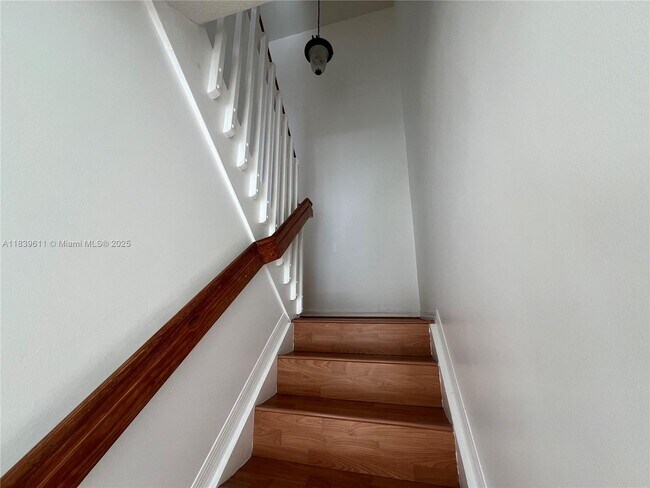 Building Photo - 6202 NW 115th Pl