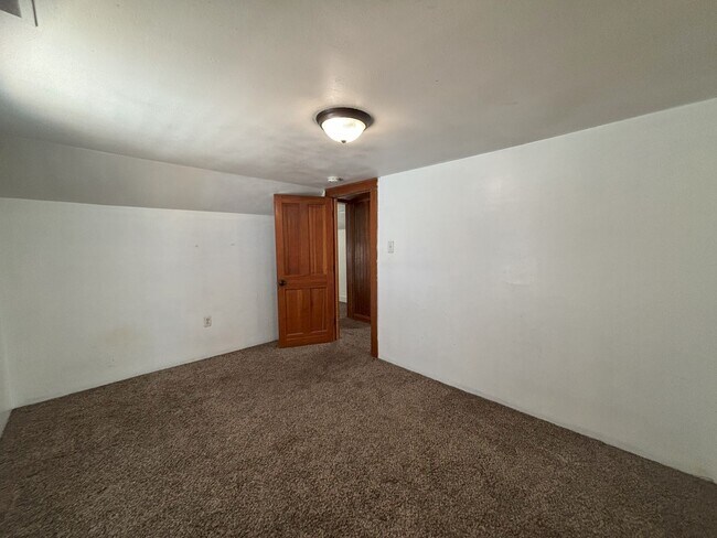 Building Photo - Charming 2 Bedroom 1 Bath Close to Downtown
