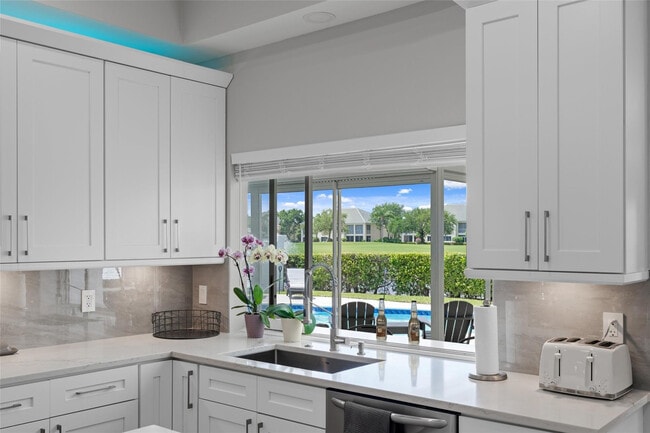 Building Photo - 9010 Gardens Glen Cir