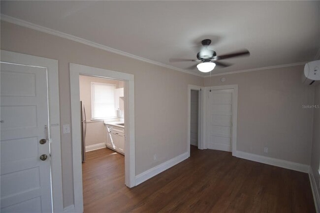 Building Photo - 906 Vistabula St