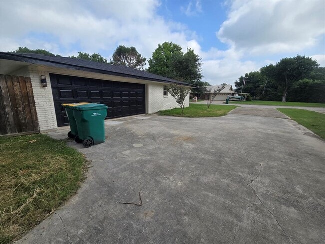 Building Photo - 1025 Terra Alta Dr