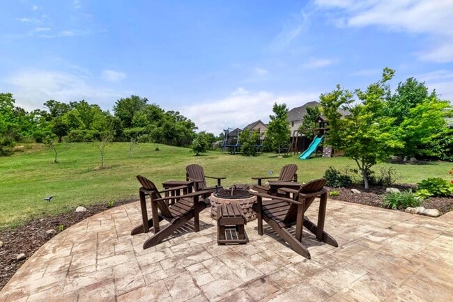 Building Photo - Luxury Living in The Oaks at Cotswold – 5BR Executive Home with Exceptional Amenities