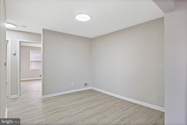 Building Photo - 883 Bellevue St SE