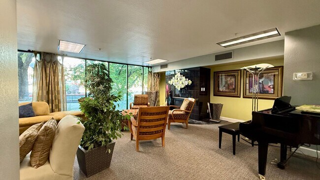 Building Photo - Beautiful Apartment on E Kiowa