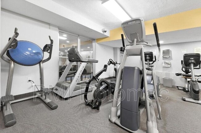 Building Photo - 10201 Grosvenor Pl