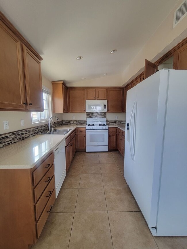 Building Photo - 3240-3242 Cerritos Ave