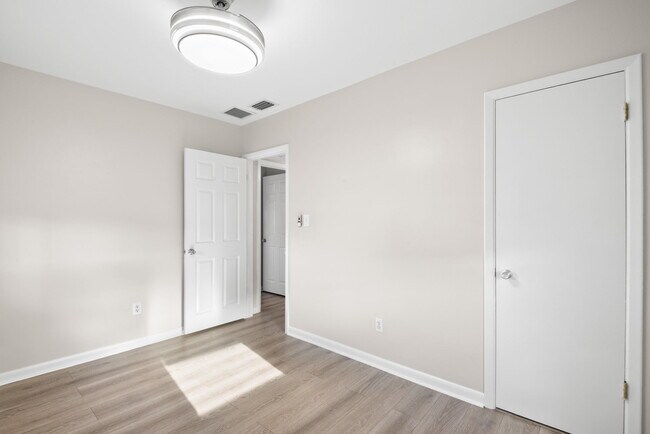 Building Photo - 5600 33rd Ave N