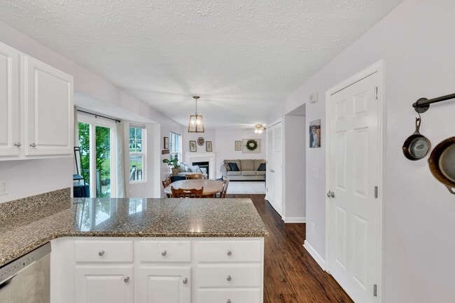 Building Photo - Three bed two bath home with 2 car garage. Less than 7 miles from airport & close to Percy Priest...