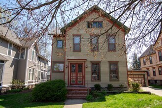 Building Photo - 130 College Ave NE