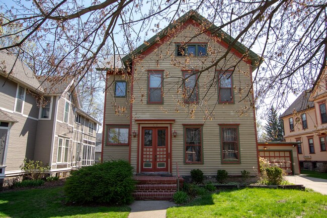 Primary Photo - 130 College Ave NE