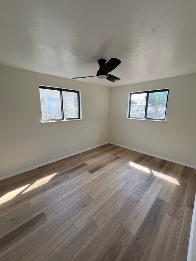 Building Photo - NE 3/BD 1/BA 1/CG