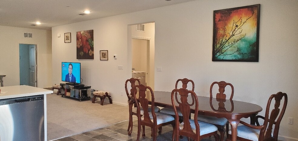 Building Photo - 3565 Nile St