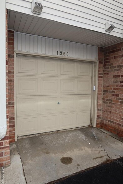 Building Photo - 1956 Campau Farms Cir