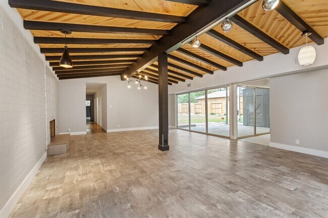 Building Photo - 10234 Hazelhurst Dr