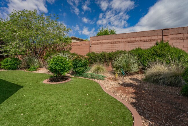 Building Photo - Fully Furnished 3 Bedroom Home In Coral Canyon With Community Amenities